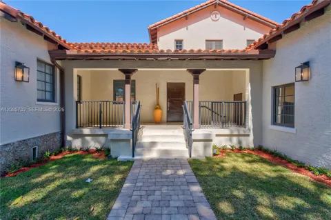 519 Alhambra Cir