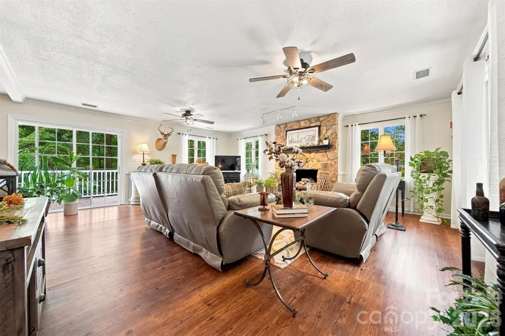 37 HOME PLACE LANE Hickory, NC 28601