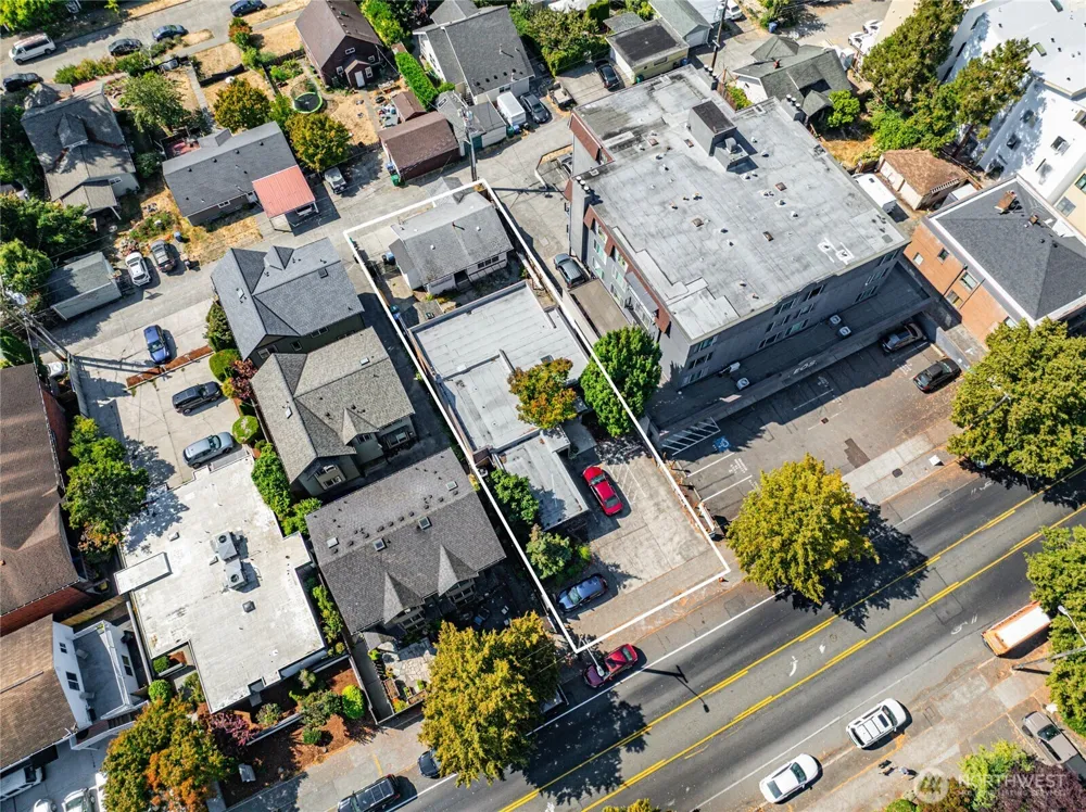 5639 California Avenue SW Seattle, WA 98136
