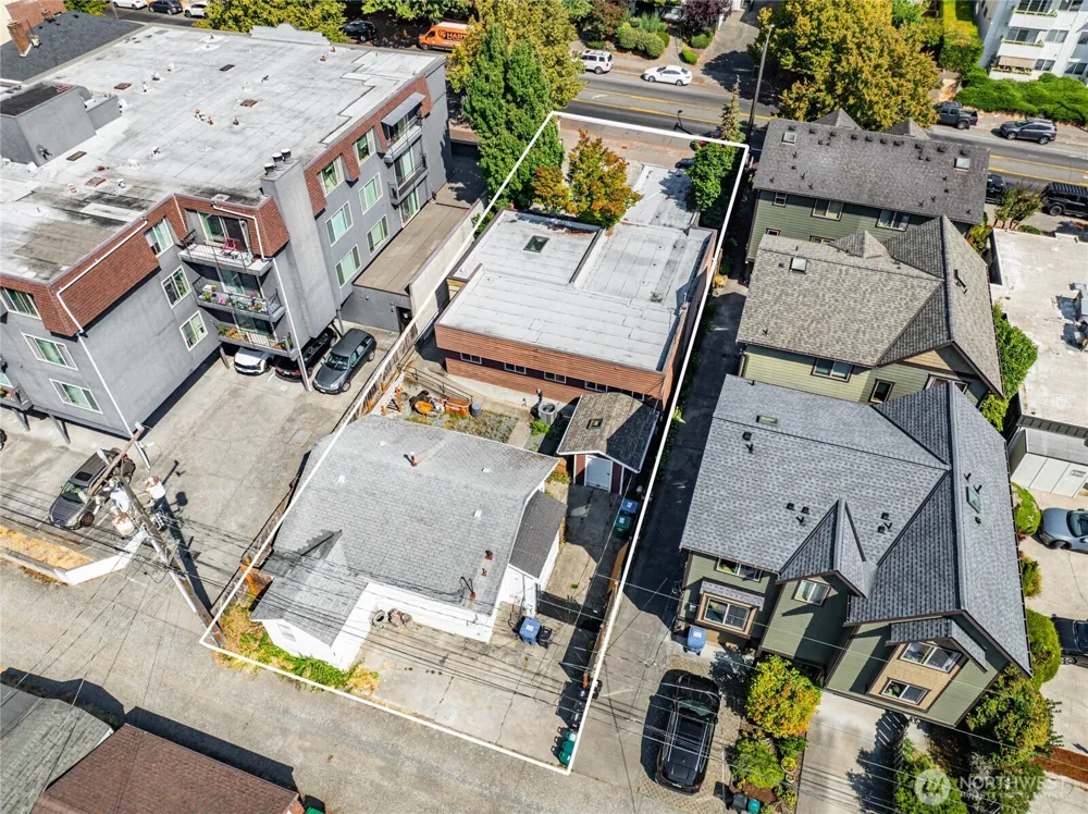 5639 California Avenue SW Seattle, WA 98136