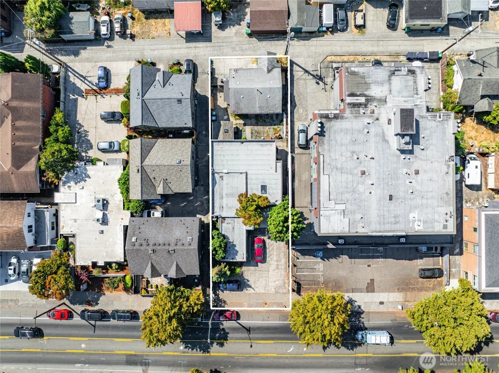 5639 California Avenue SW Seattle, WA 98136