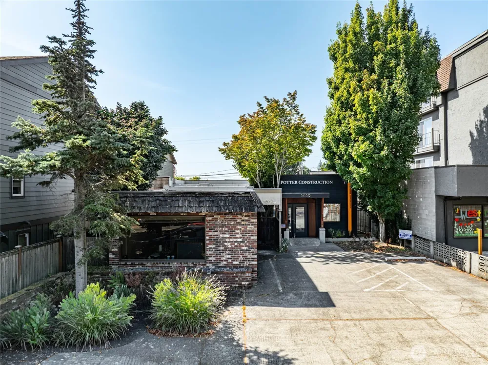 5639 California Avenue SW Seattle, WA 98136