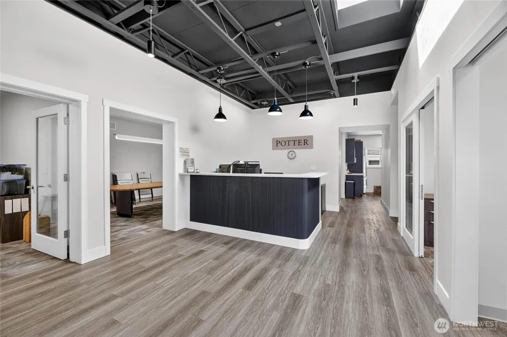5639 California Avenue SW Seattle, WA 98136