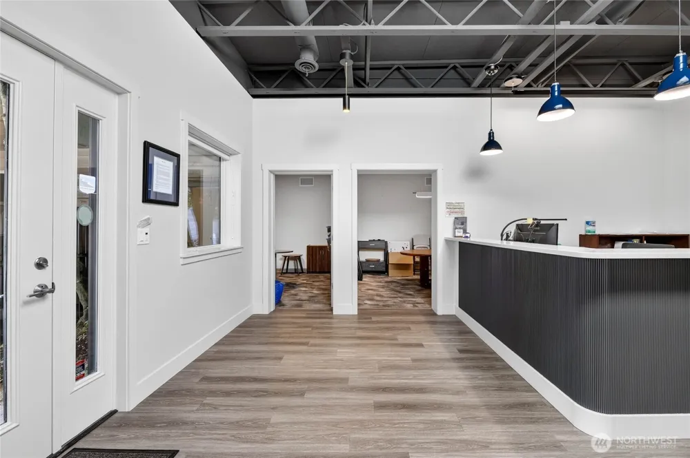 5639 California Avenue SW Seattle, WA 98136