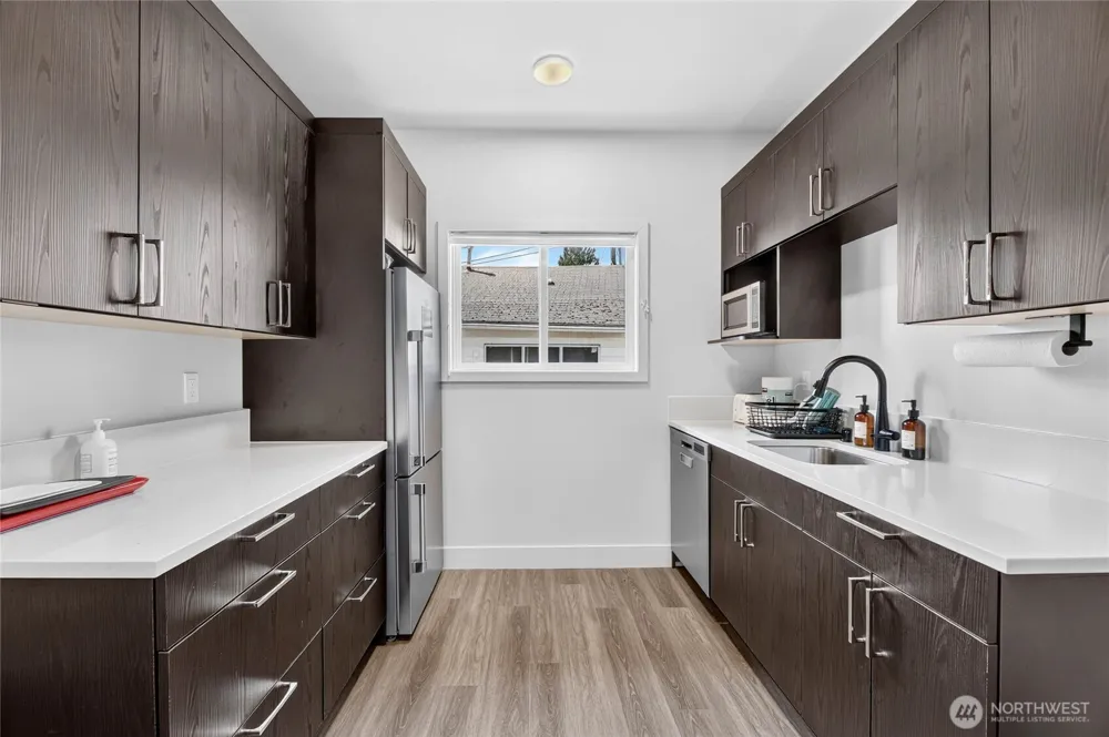 5639 California Avenue SW Seattle, WA 98136