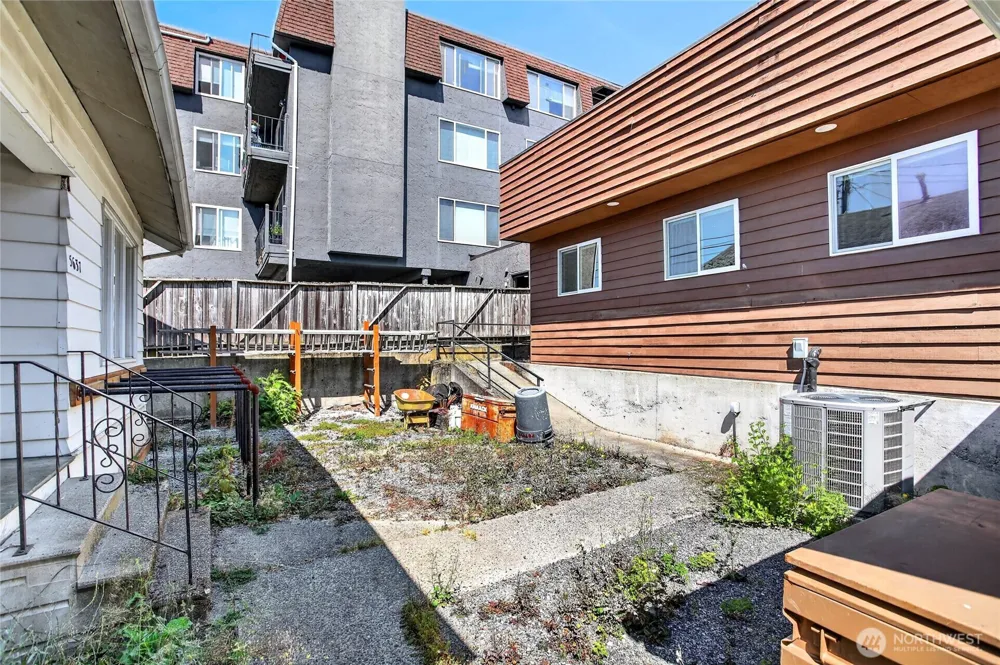 5639 California Avenue SW Seattle, WA 98136