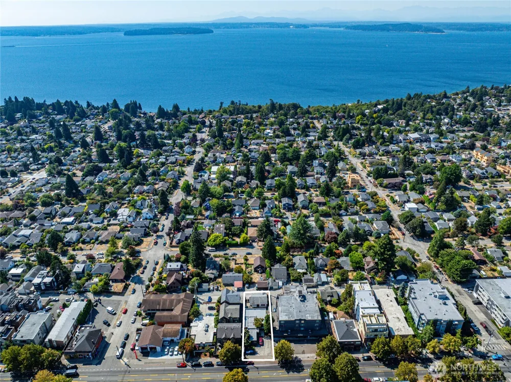 5639 California Avenue SW Seattle, WA 98136