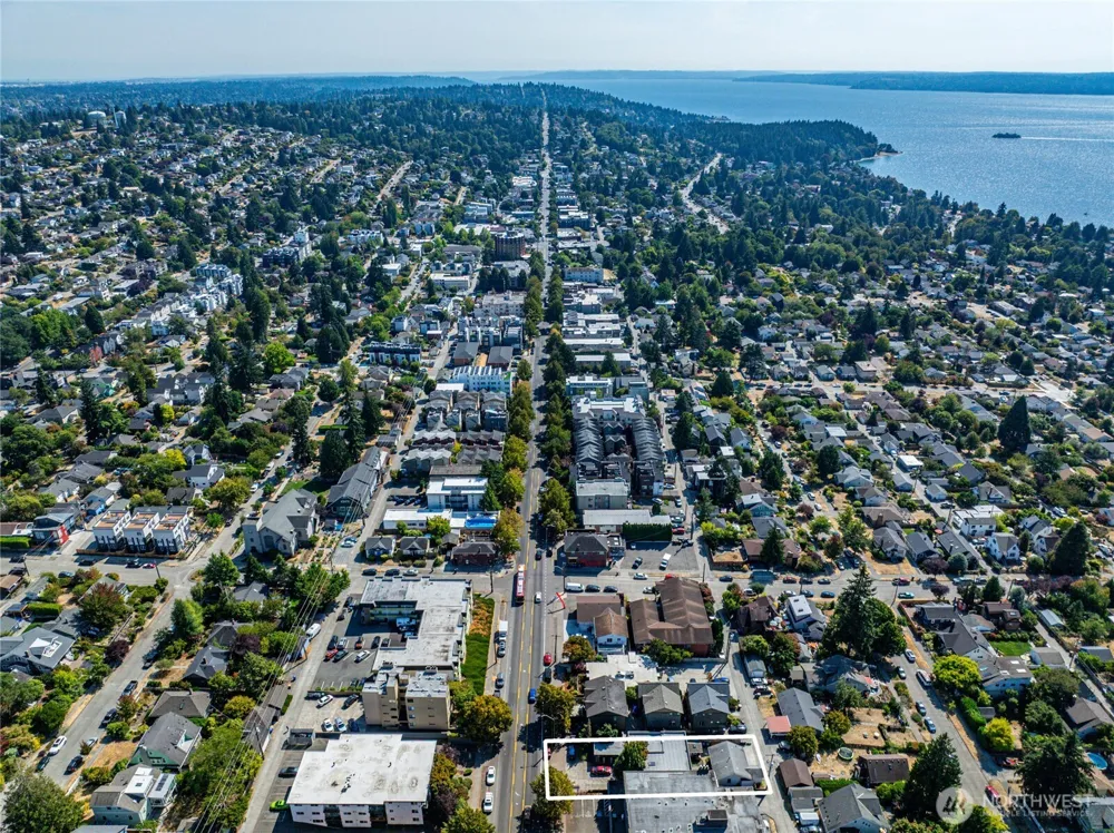 5639 California Avenue SW Seattle, WA 98136