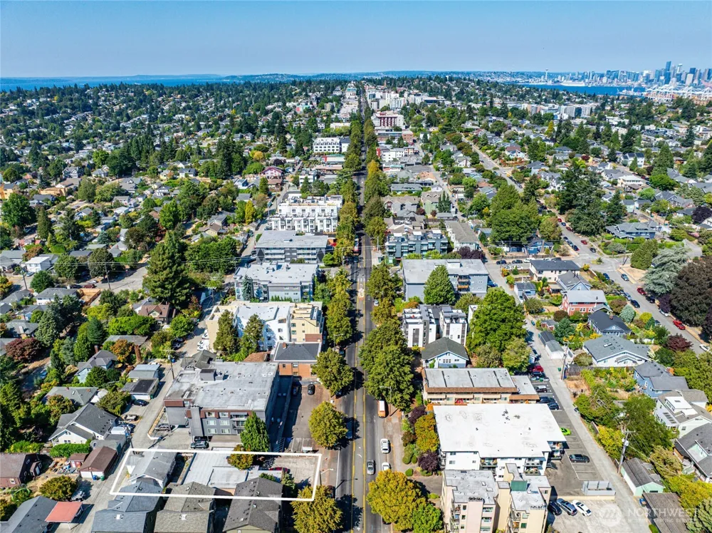 5639 California Avenue SW Seattle, WA 98136