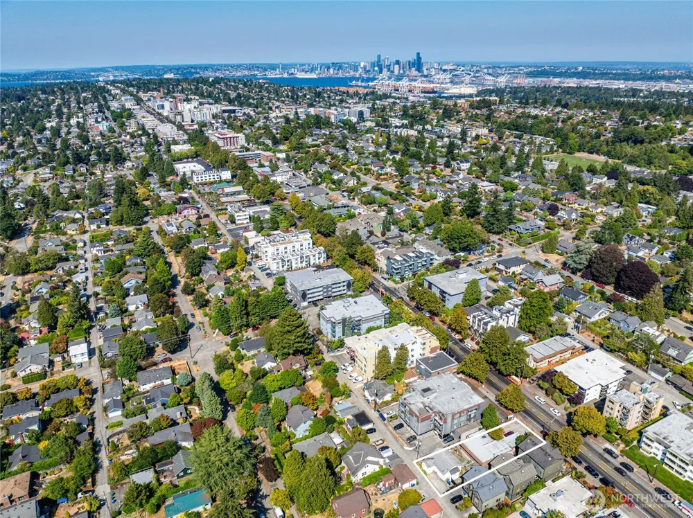 5639 California Avenue SW Seattle, WA 98136