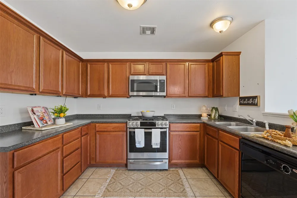 3013 Stonewall Drive Bartlesville, OK 74006