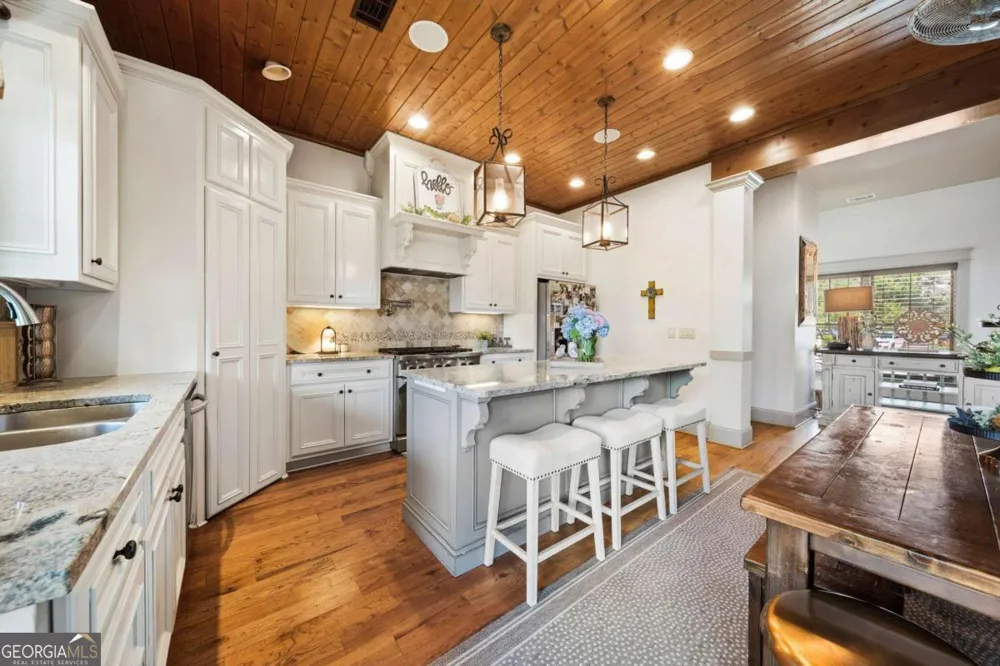 65 Cottage LN Toccoa, GA 30577