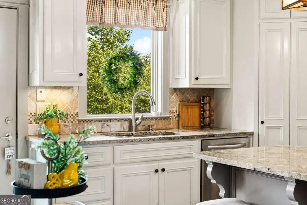 65 Cottage LN Toccoa, GA 30577