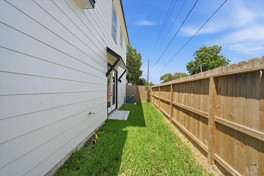 1613 Luzon Street Houston, TX 77009