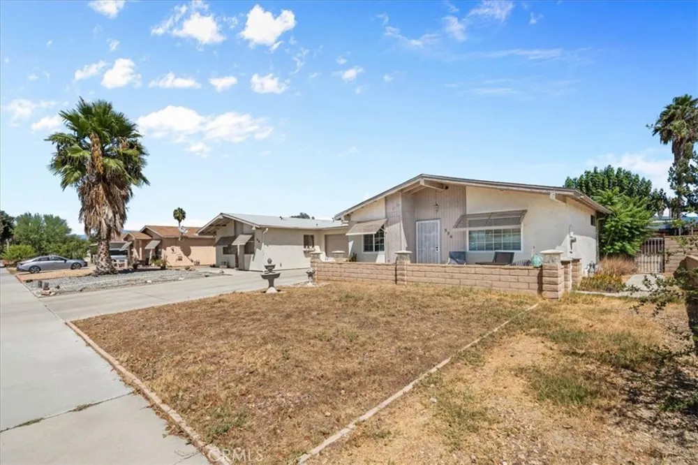 556 San Marino Hemet, CA 92545