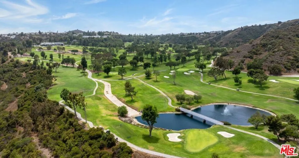 12639 Promontory Road Los Angeles, CA 90049
