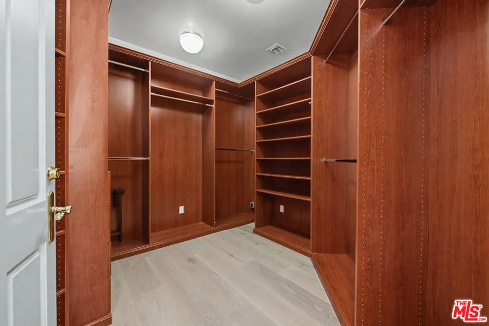 12639 Promontory Road Los Angeles, CA 90049