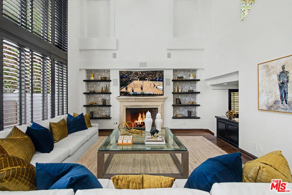 12639 Promontory Road Los Angeles, CA 90049