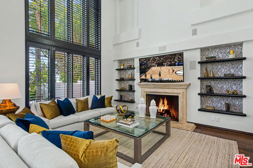 12639 Promontory Road Los Angeles, CA 90049