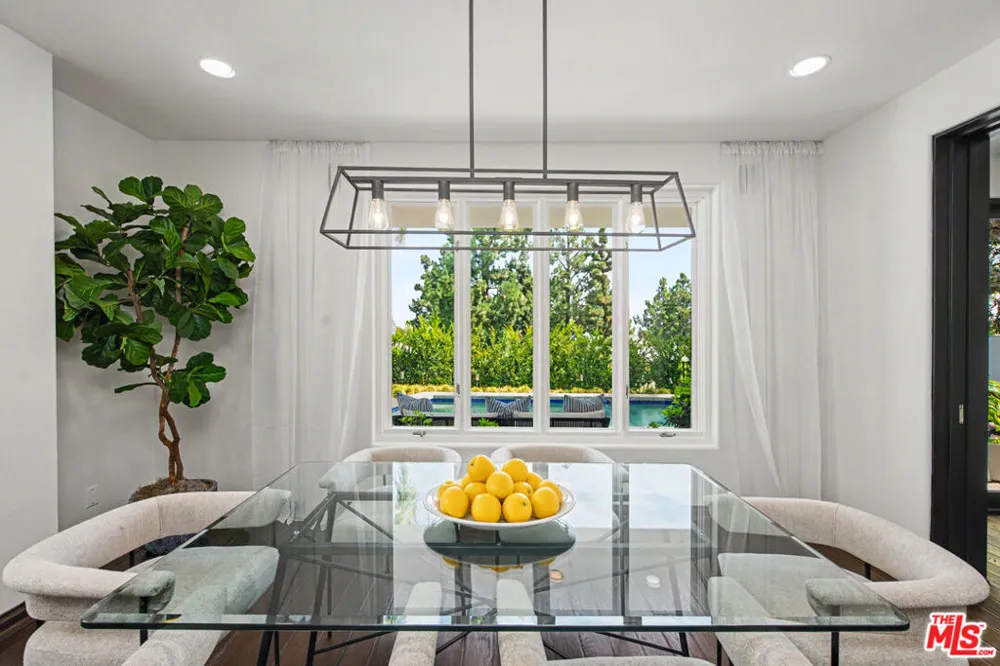 12639 Promontory Road Los Angeles, CA 90049