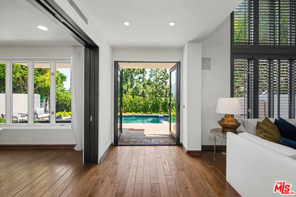 12639 Promontory Road Los Angeles, CA 90049