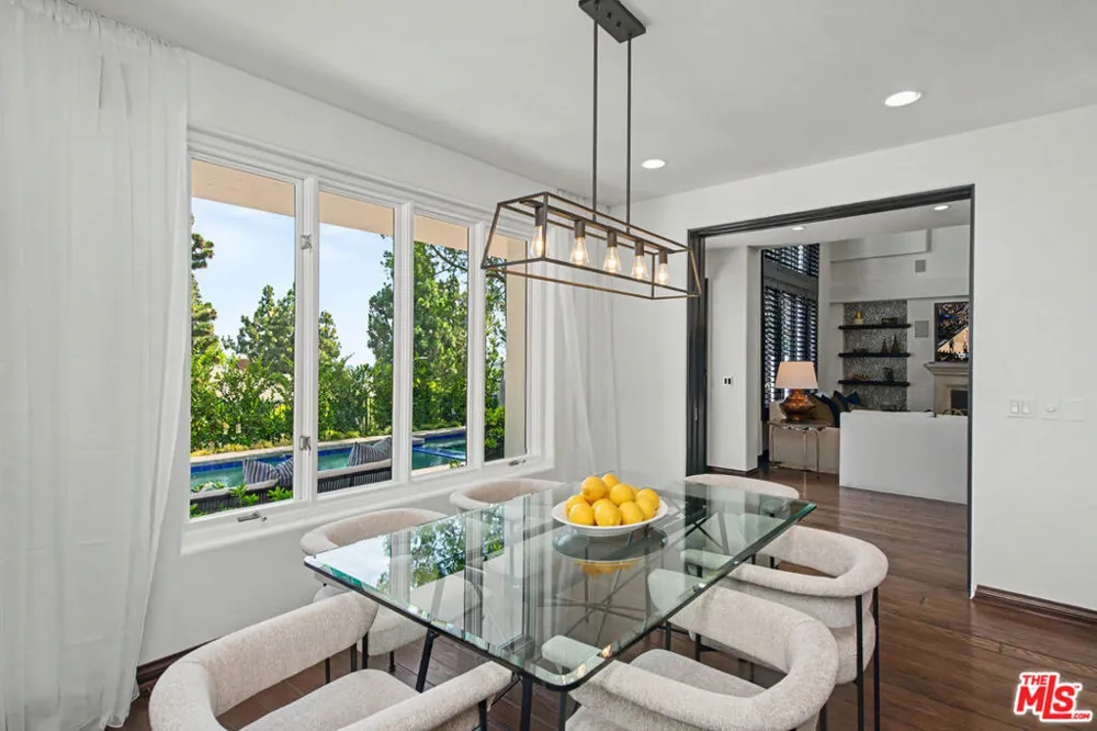 12639 Promontory Road Los Angeles, CA 90049