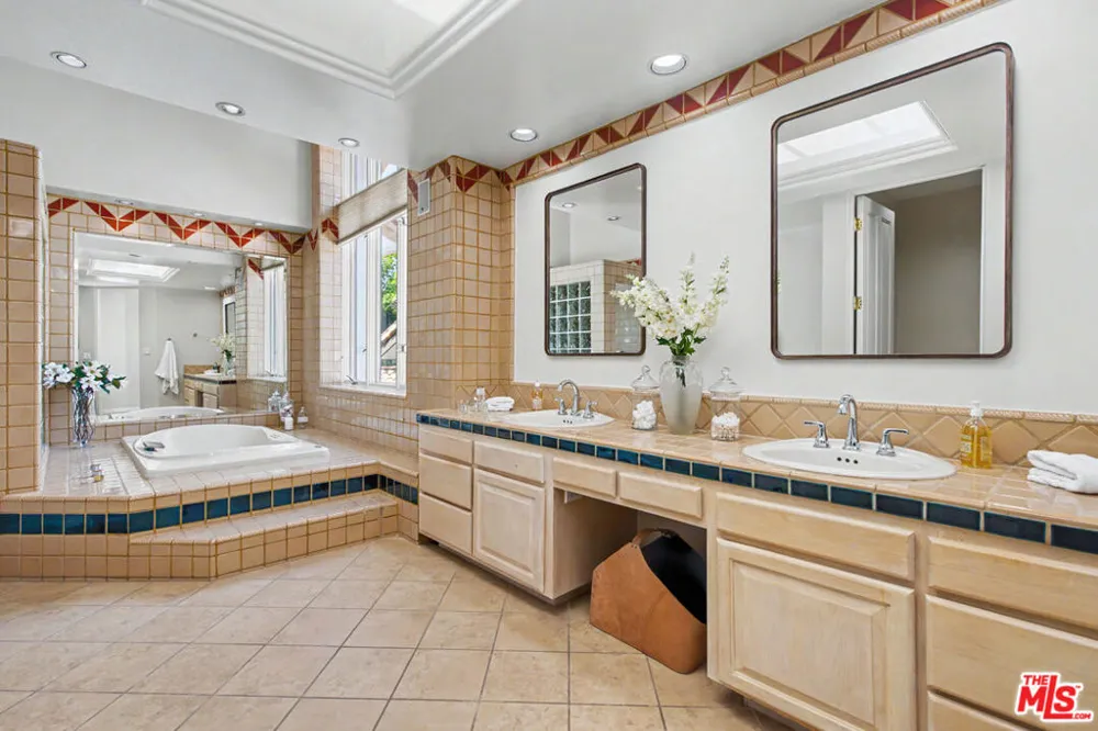 12639 Promontory Road Los Angeles, CA 90049
