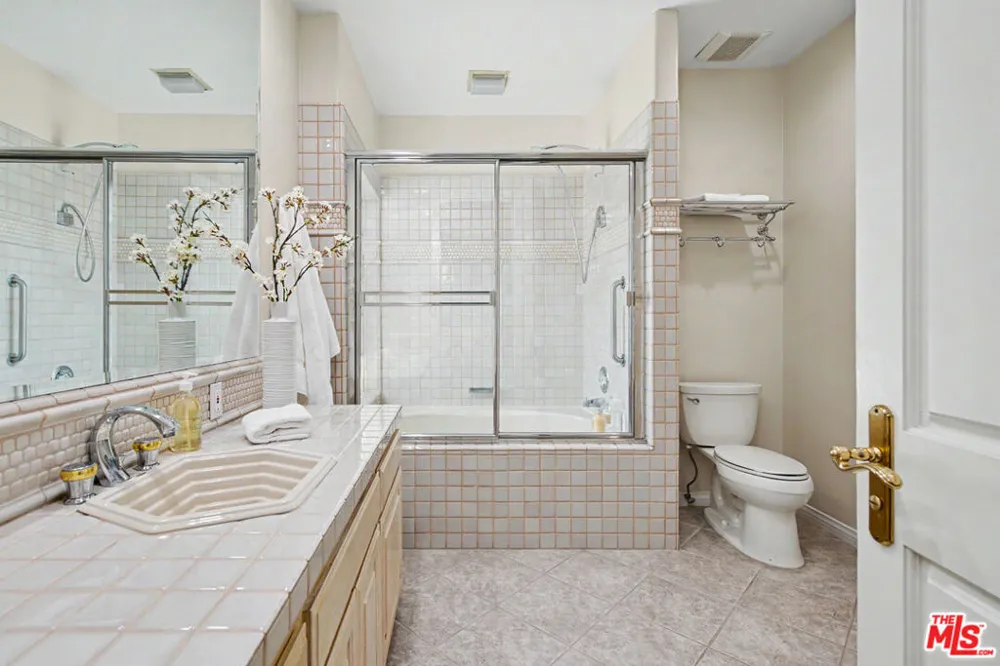 12639 Promontory Road Los Angeles, CA 90049