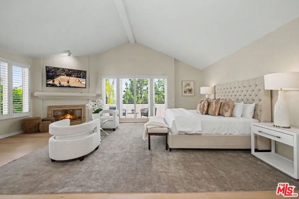 12639 Promontory Road Los Angeles, CA 90049