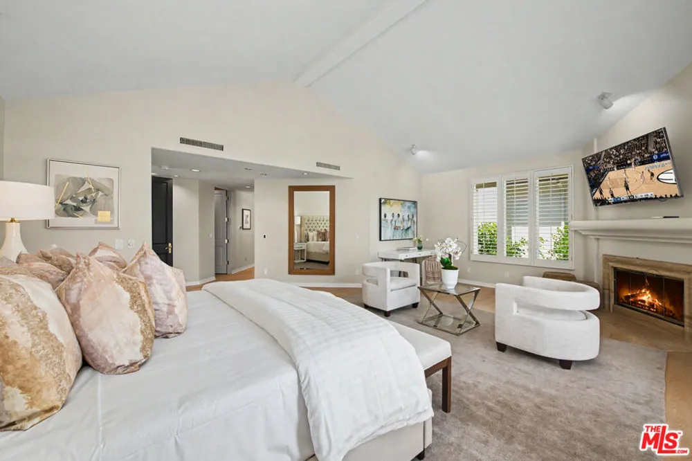 12639 Promontory Road Los Angeles, CA 90049