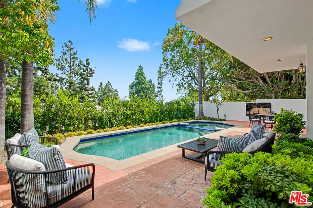 12639 Promontory Road Los Angeles, CA 90049