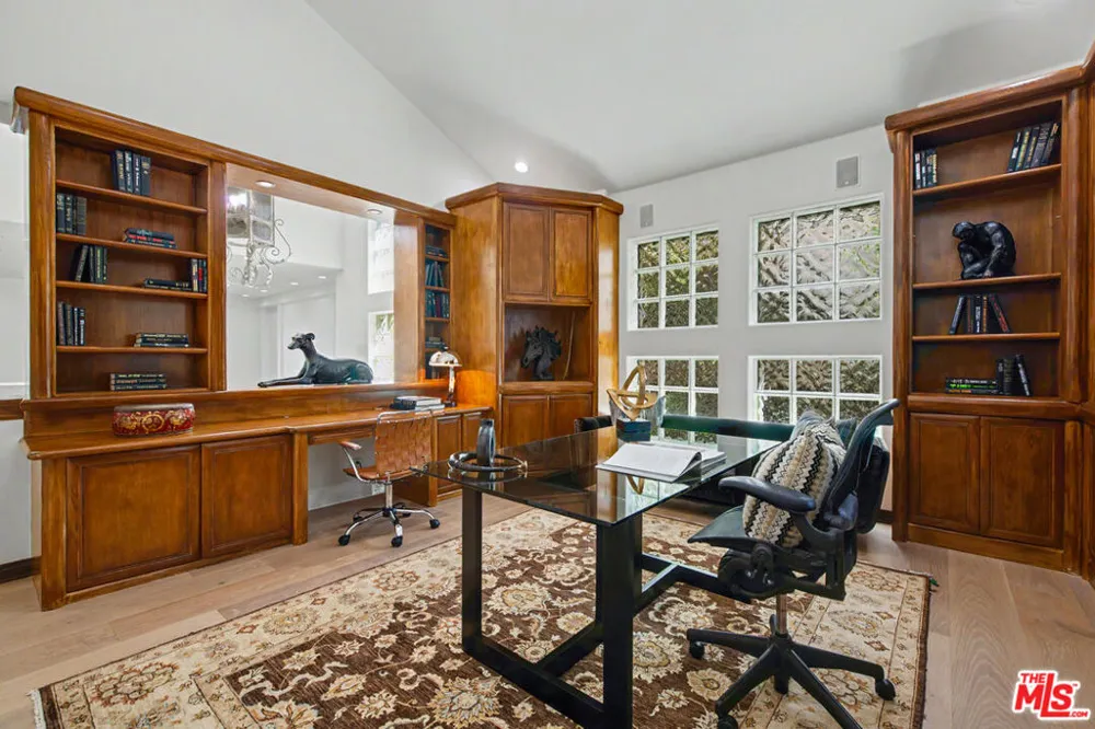 12639 Promontory Road Los Angeles, CA 90049