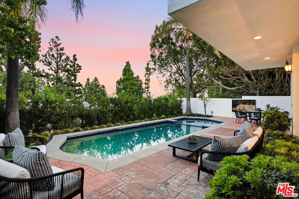 12639 Promontory Road Los Angeles, CA 90049