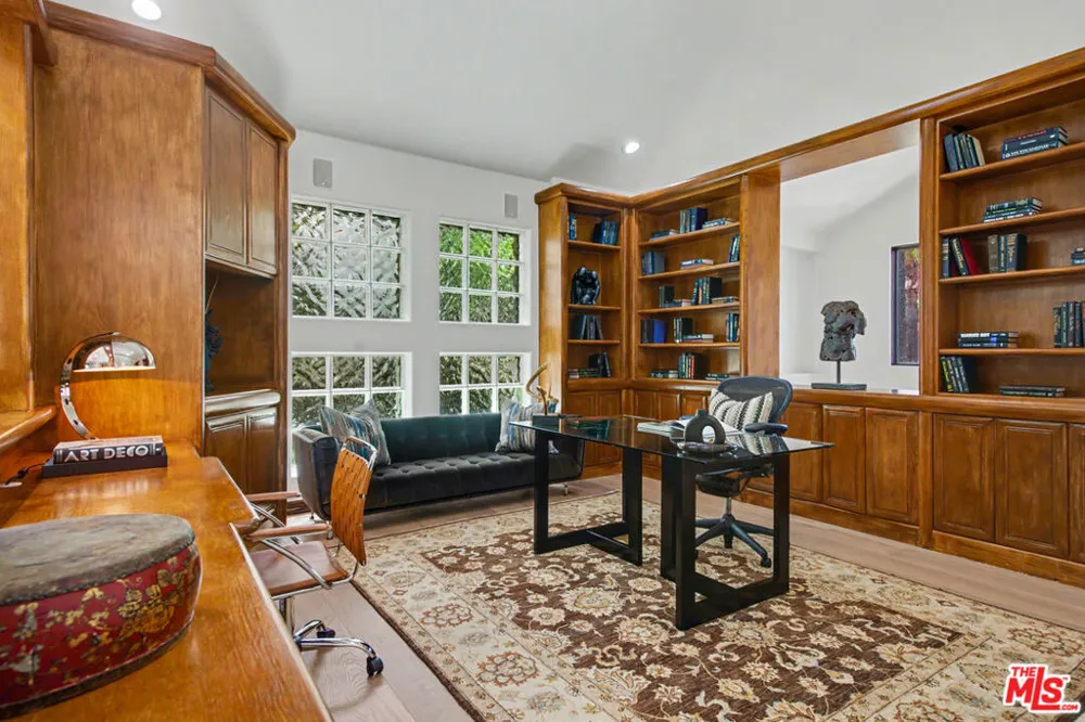 12639 Promontory Road Los Angeles, CA 90049