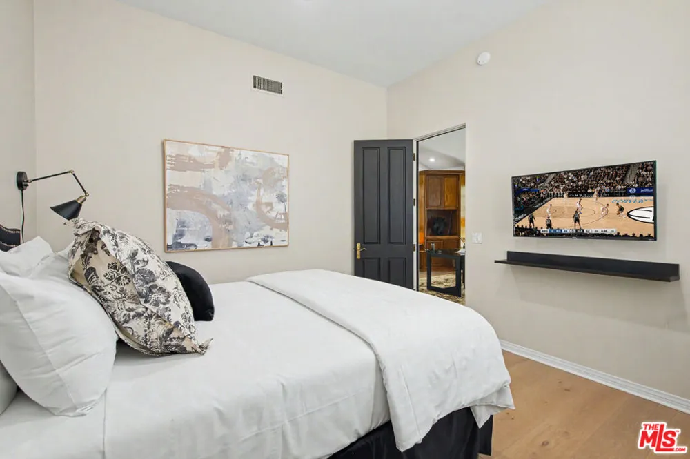 12639 Promontory Road Los Angeles, CA 90049