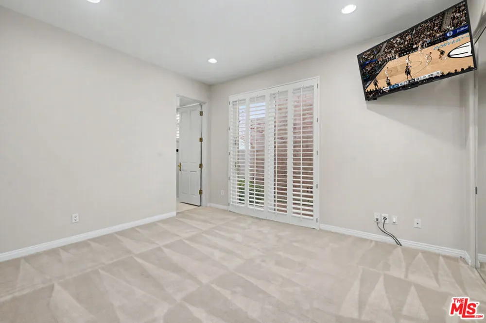 12639 Promontory Road Los Angeles, CA 90049