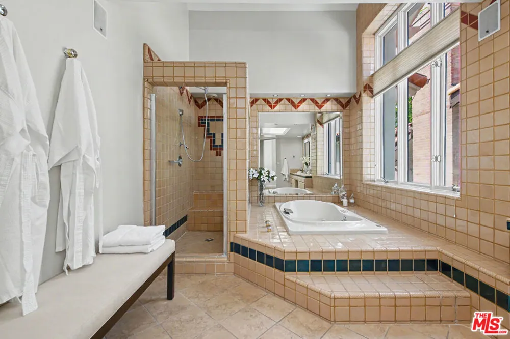 12639 Promontory Road Los Angeles, CA 90049