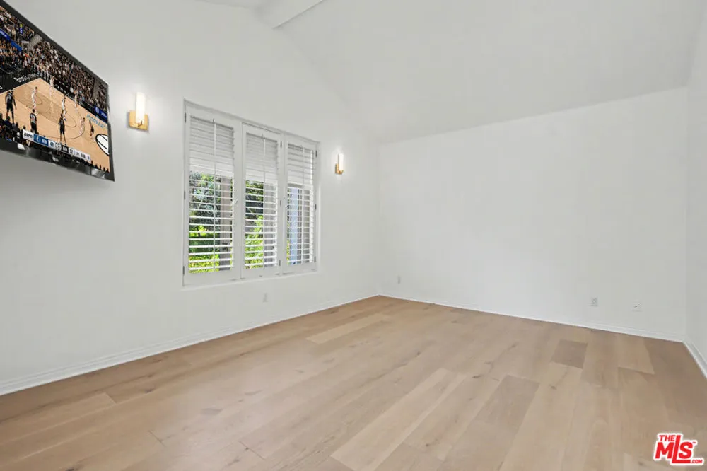 12639 Promontory Road Los Angeles, CA 90049