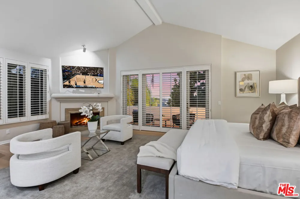 12639 Promontory Road Los Angeles, CA 90049