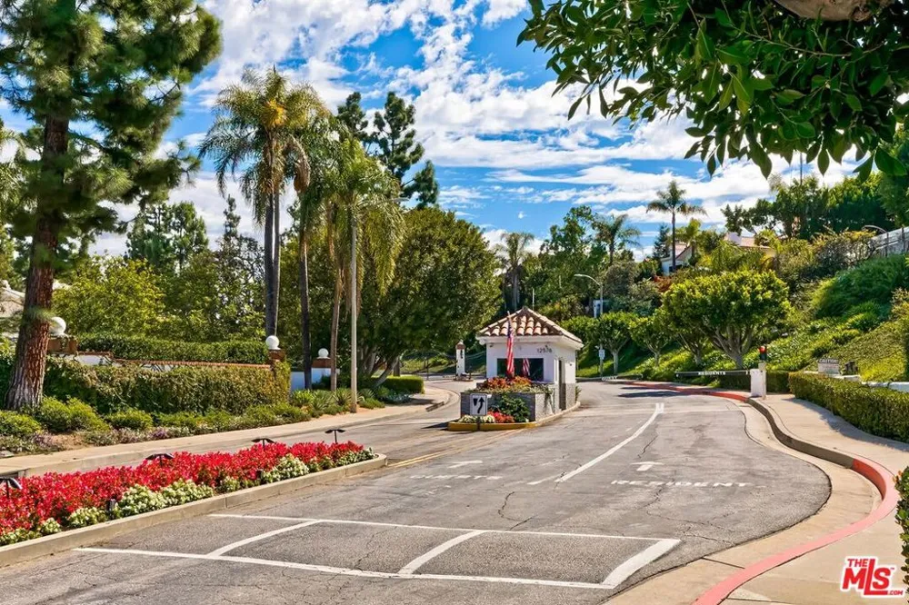 12639 Promontory Road Los Angeles, CA 90049