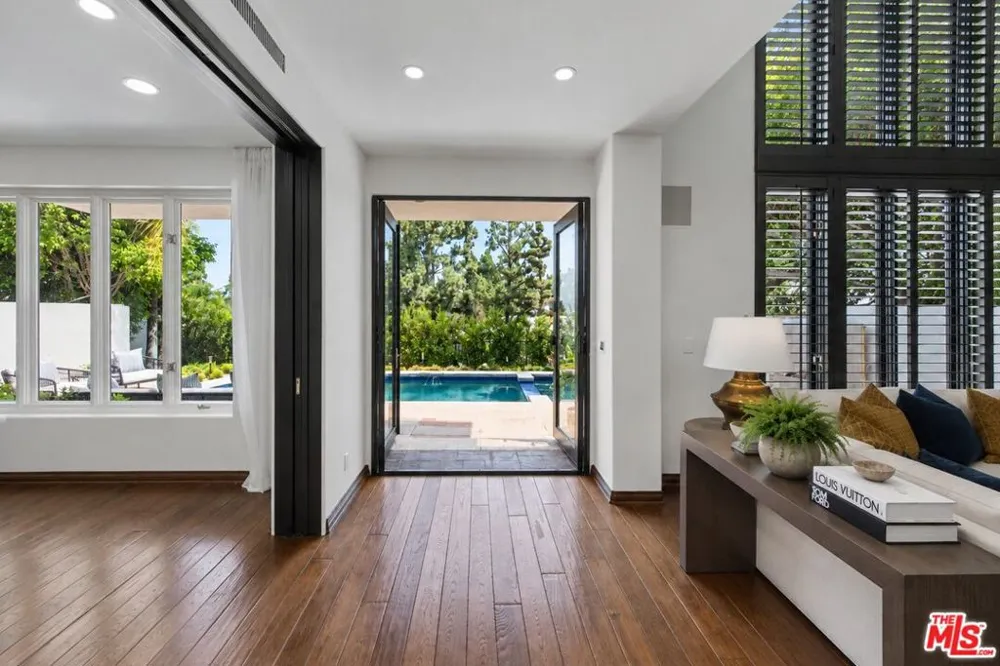 12639 Promontory Road Los Angeles, CA 90049