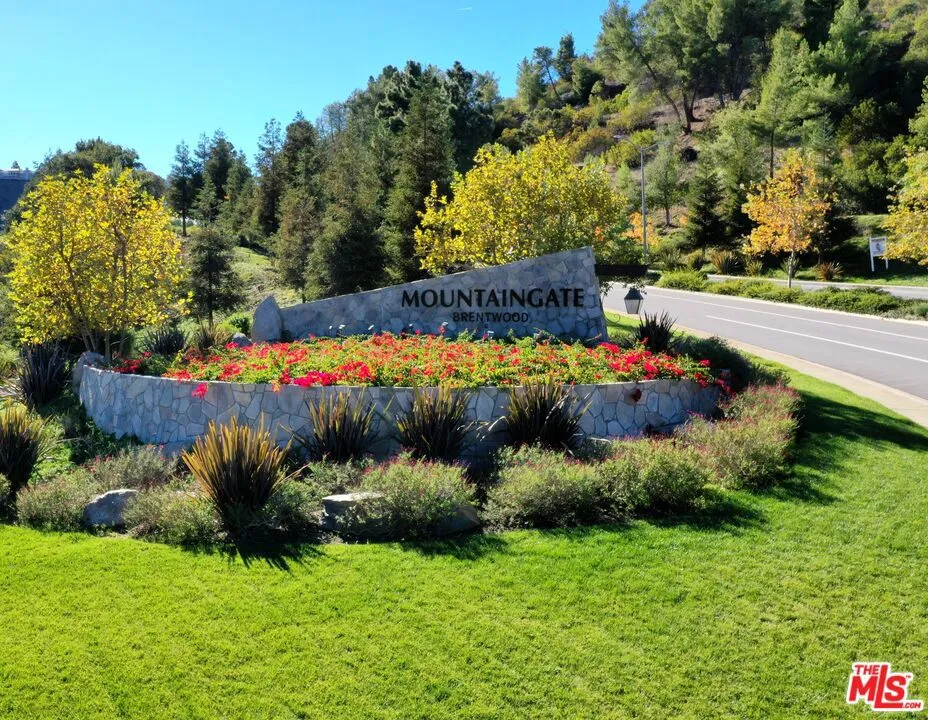 12639 Promontory Road Los Angeles, CA 90049