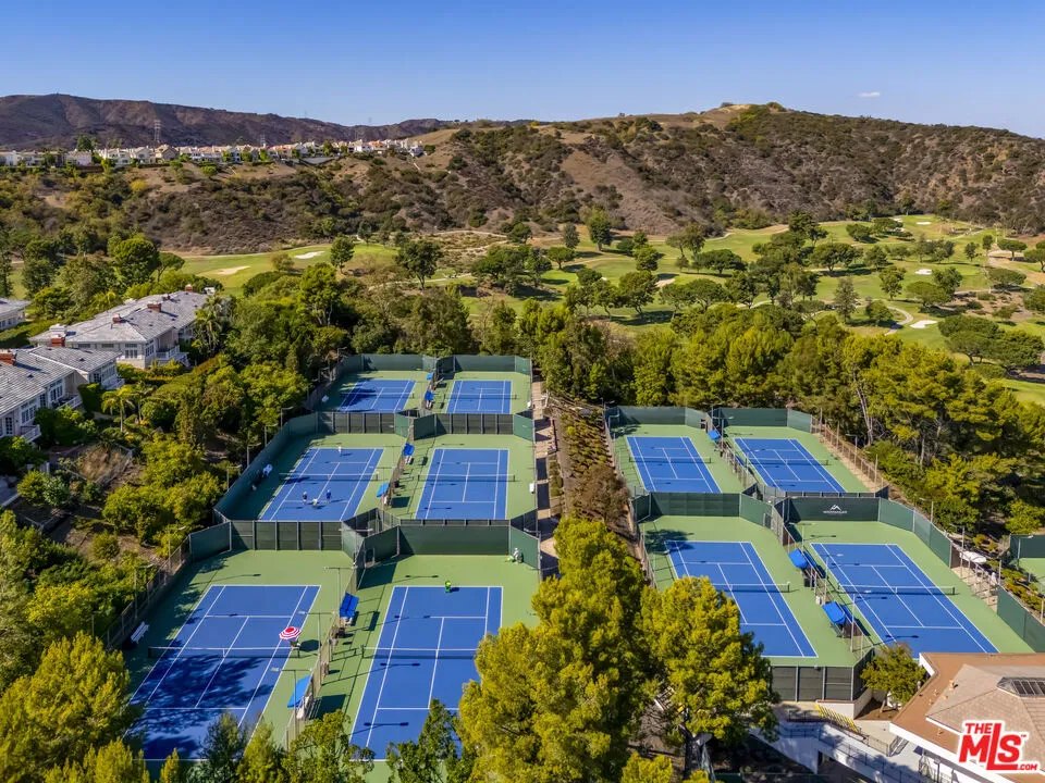 12639 Promontory Road Los Angeles, CA 90049