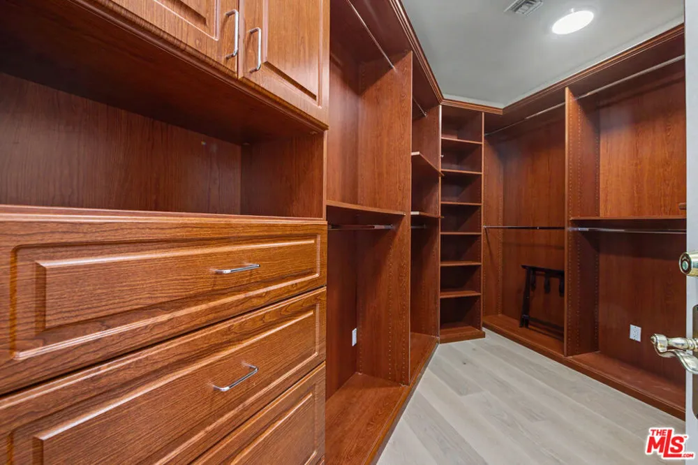 12639 Promontory Road Los Angeles, CA 90049