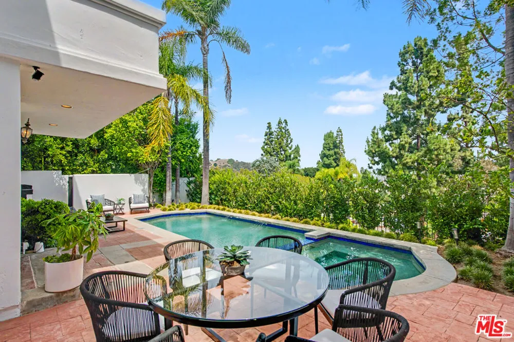12639 Promontory Road Los Angeles, CA 90049