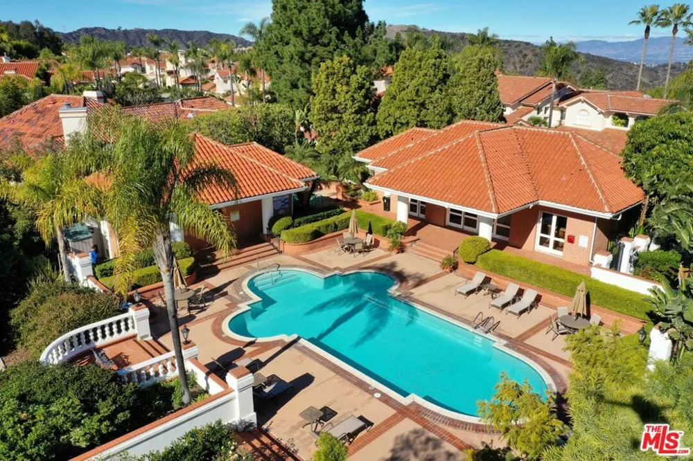 12639 Promontory Road Los Angeles, CA 90049
