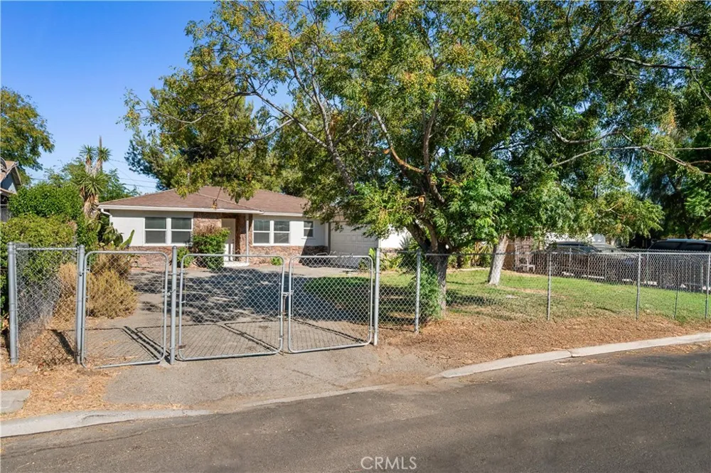 7557 Toyon Avenue Fontana, CA 92336