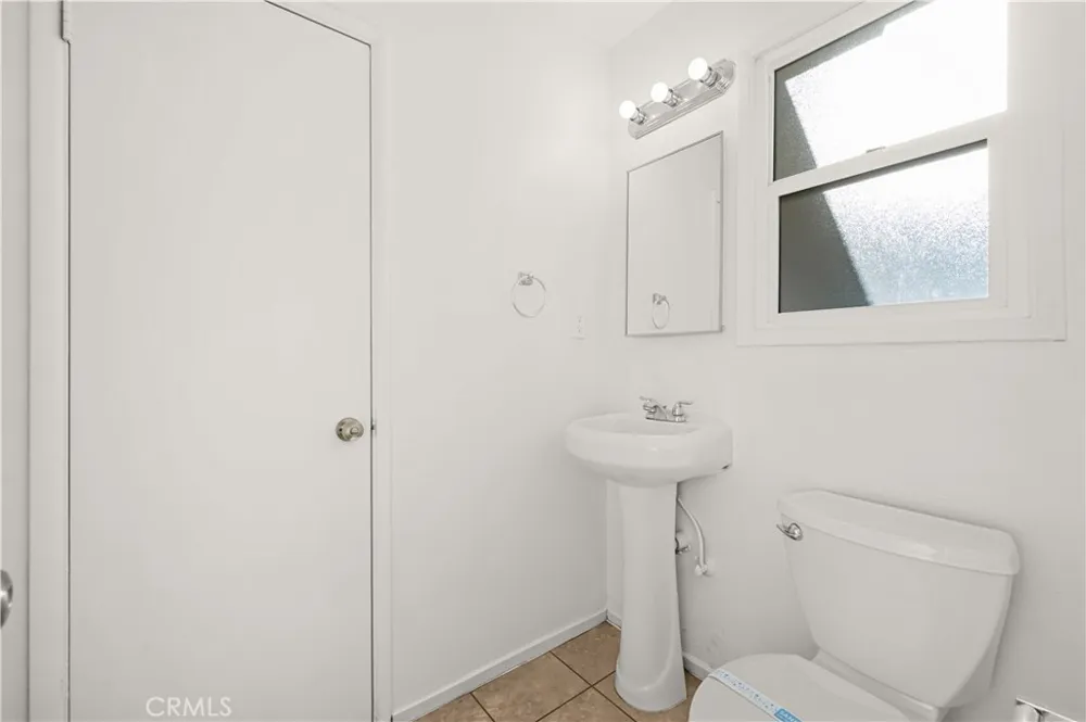 7557 Toyon Avenue Fontana, CA 92336