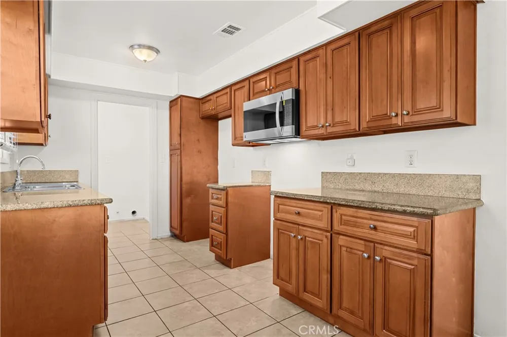 7557 Toyon Avenue Fontana, CA 92336