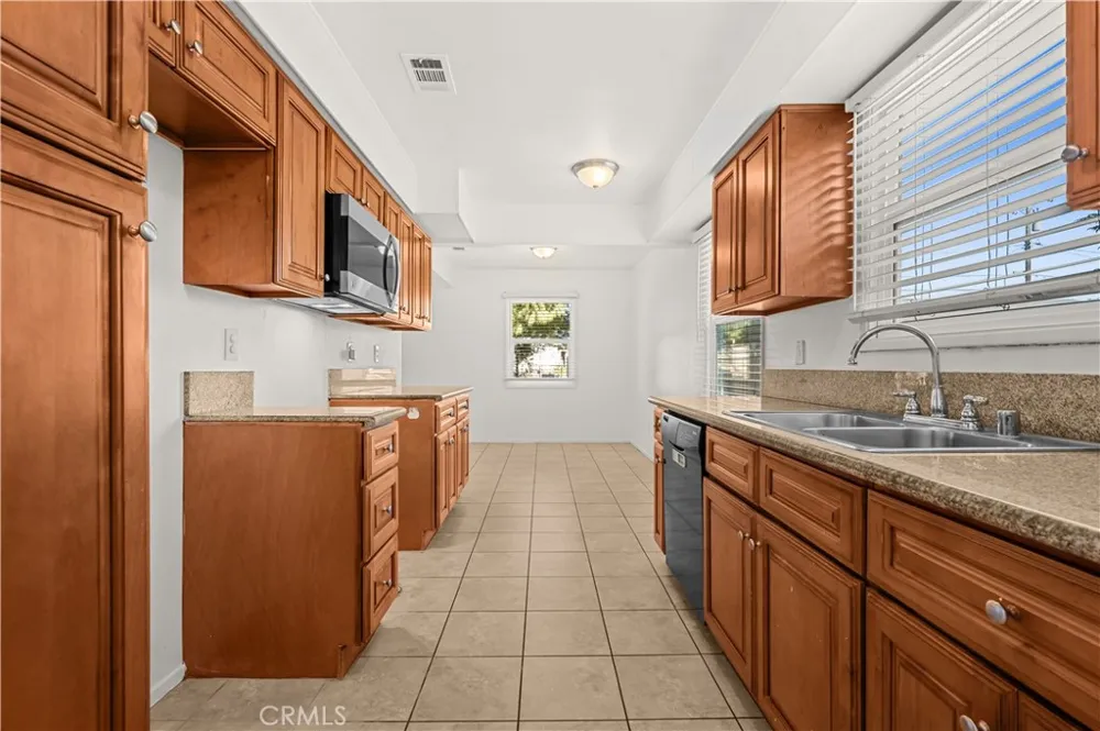7557 Toyon Avenue Fontana, CA 92336